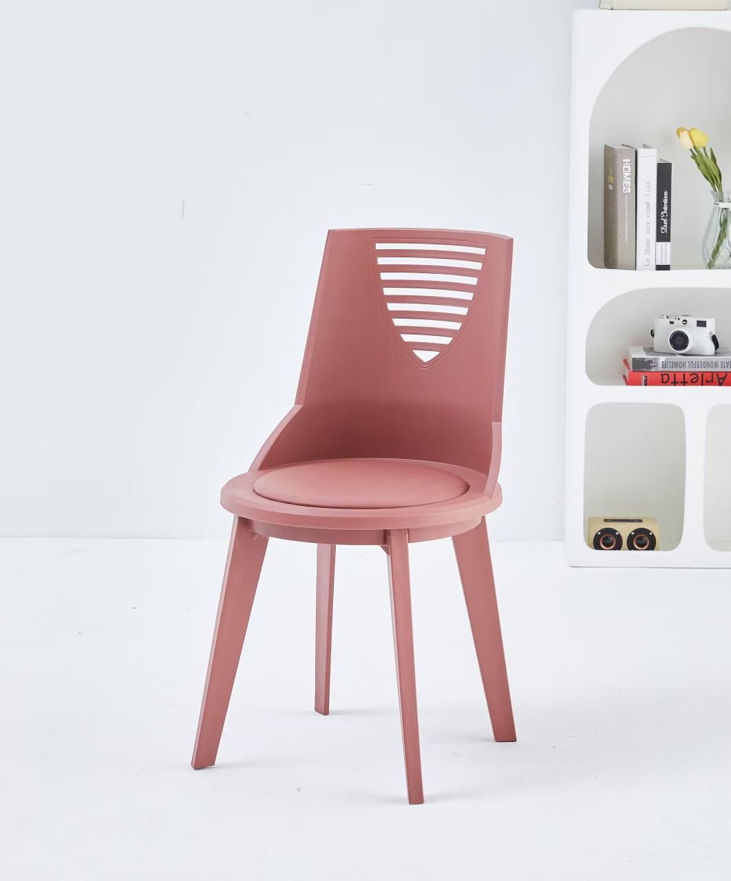 High Quality Outdoor Garden Furniture Stackable Chairs PP Garden Upholstered Plastic Dinning Chair