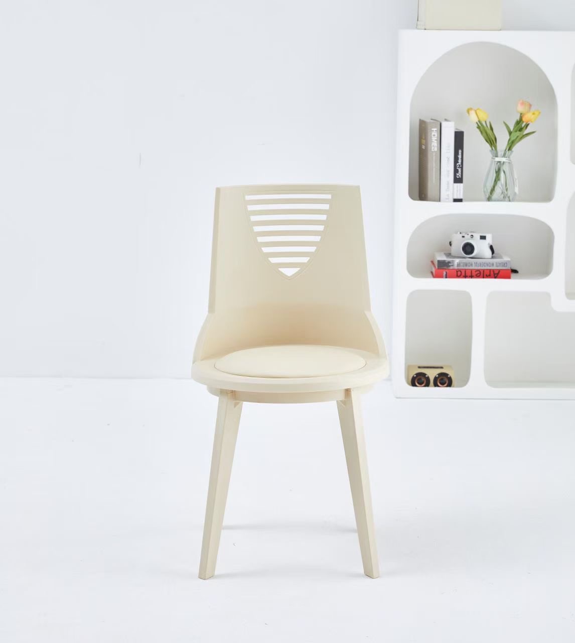 High Quality Outdoor Garden Furniture Stackable Chairs PP Garden Upholstered Plastic Dinning Chair