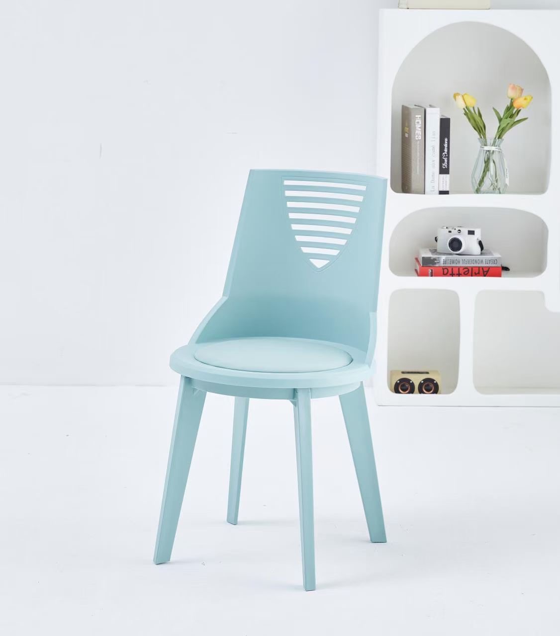 High Quality Outdoor Garden Furniture Stackable Chairs PP Garden Upholstered Plastic Dinning Chair